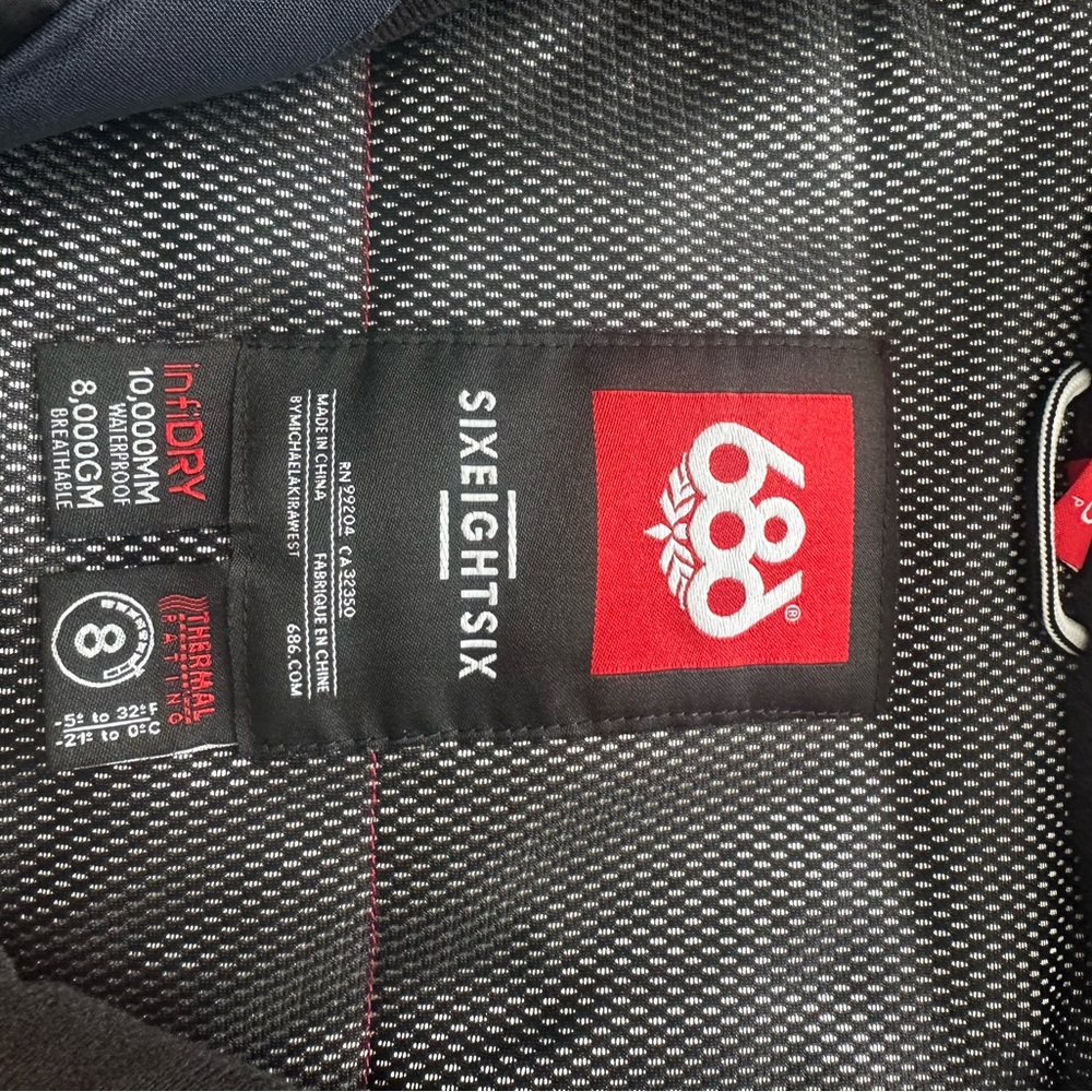 Women’s 686 snowboard jacket - navy, like new - Picture 2 of 4